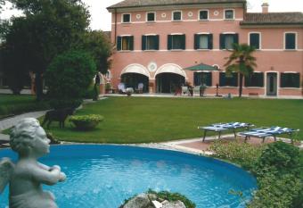 Relais Ca  Meridiana has Balcony rooms