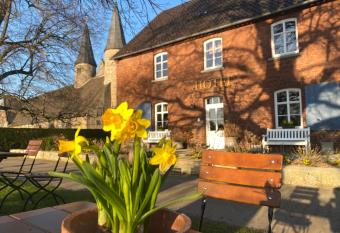 Hotel am Kloster - Dom  ne M  llenbeck allows 18 year olds to book a room