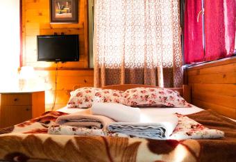 Vila Aleksandar has Balcony rooms