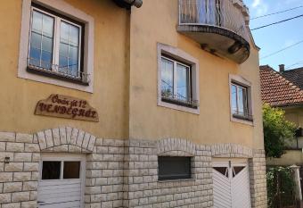   v  r 12 Vend  gh  z has Balcony rooms