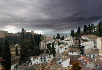 Solar MontesClaros allows 18 year olds to book a room