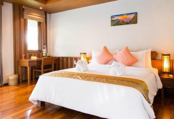 Maehaad Bay Resort - SHA Plus has Balcony rooms