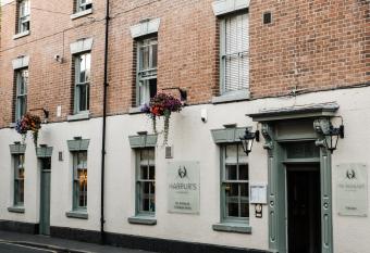 Harpur s of Melbourne allows 18 year olds to book a room