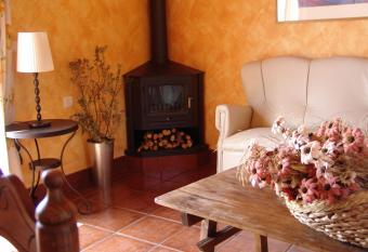 Casas Rurales Cortijo la Ca  ada allows 18 year olds to book a room