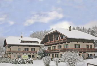 Hotel Scherer allows 18 year olds to book a room