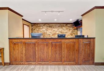 Baymont Inn & Suites Kennesaw allows 18 year olds to book a room