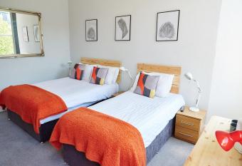 Kenilworth Hotel allows 18 year olds to book a room