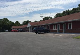 Budget Inn Mount Airy has Smoking rooms