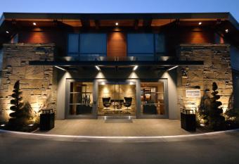 Qualicum Beach Inn has Balcony rooms