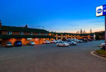 Best Western Bidarka Inn has rooms with a private hot tub