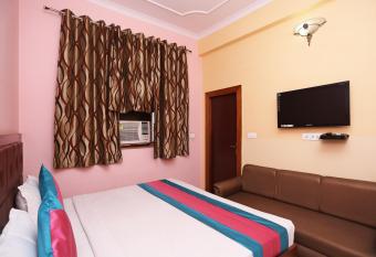 HOTEL CHANDRA PALACE has Smoking rooms