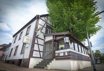 Gasthof Im Kohl allows 18 year olds to book a room