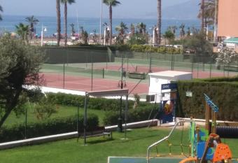 Primera l  nea de playa. Magn  fica urbanizacion has Balcony rooms