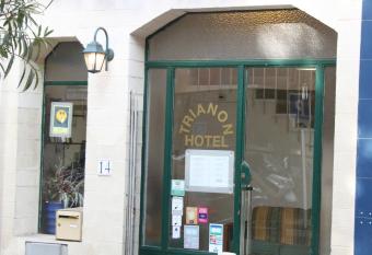 H  tel Trianon has Smoking/Balcony rooms