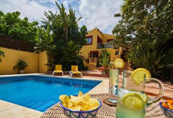 Finca Fenix has Balcony rooms