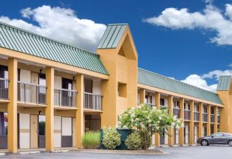 Super 8 by Wyndham Garysburg/Roanoke Rapids has Smoking rooms