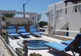 La Luna has Balcony rooms