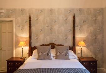 The King s Head allows 18 year olds to book a room