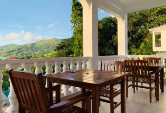 Oceanic View Apartments has Balcony rooms