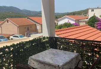 Apartments Jelsa (4440) has Balcony rooms