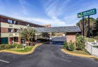 Suburban Studios Columbia Northwest has Smoking rooms