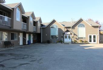 Monashee Lodge allows 18 year olds to book a room