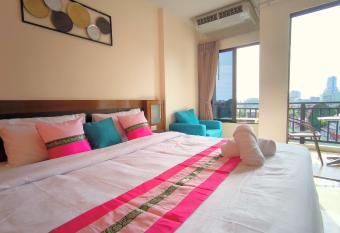 Lucky Buako Hotel Patong allows 18 year olds to book a room