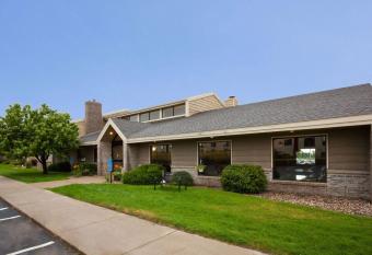 AmericInn by Wyndham Alexandria allows 18 year olds to book a room