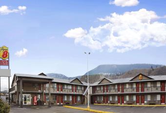 Super 8 by Wyndham Kamloops East allows 18 year olds to book a room
