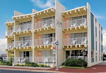 Cutty Sark Efficiencies and Historic Cottage's has Balcony rooms