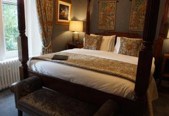 Ivybank Lodge allows 18 year olds to book a room