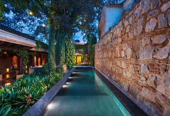 El Convento Boutique Hotel has rooms with a private hot tub