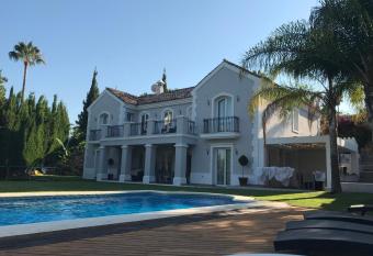 Villa Maracana has Balcony rooms