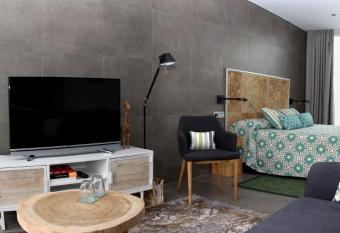 Hotel Mar d Espills - Adults Only allows 18 year olds to book a room