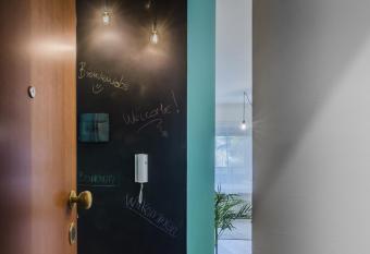 Interno 76 allows 18 year olds to book a room