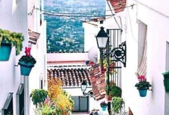 La casa del barrio has Balcony rooms