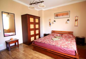 Pie Maijas has rooms with a private hot tub