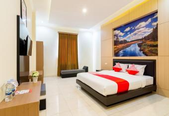 OYO 1309 Hotel Shafira Syariah allows 18 year olds to book a room