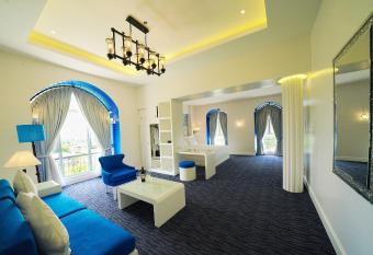 Hotel Carlito Tagaytay has Balcony rooms