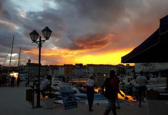 Apartment Sidro has Balcony rooms