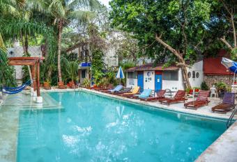 Che Nomadas M  rida Hostel Adults Only allows 18 year olds to book a room