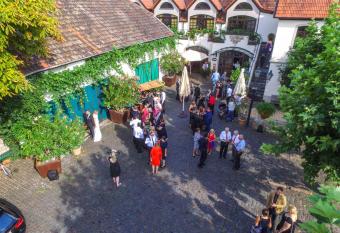 Landhotel Battenheimer Hof allows 18 year olds to book a room