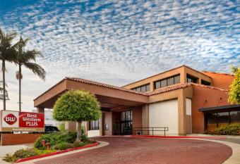 Best Western Plus Redondo Beach Inn allows 18 year olds to book a room