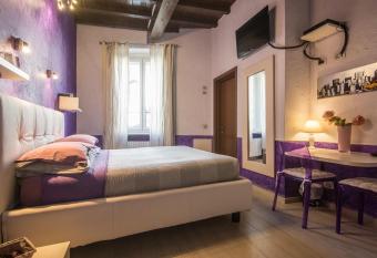 Bed & Breakfast Parmacentro allows 18 year olds to book a room