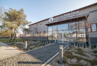 Novopolska - Hotel i Restauracja allows 18 year olds to book a room