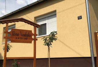 R  zsa Vend  gh  z has Balcony rooms