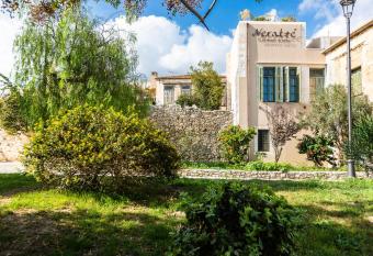 Neratze Hammam Suites allows 18 year olds to book a room