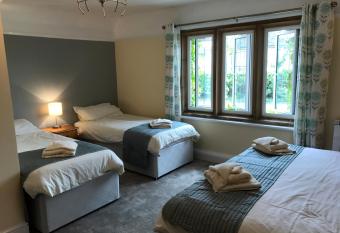 Halfway House Inn Country Lodge allows 18 year olds to book a room