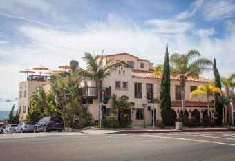 La Casa del Camino allows 18 year olds to book a room