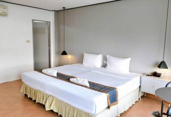 Blue Carina Hotel - SHA Plus allows 18 year olds to book a room